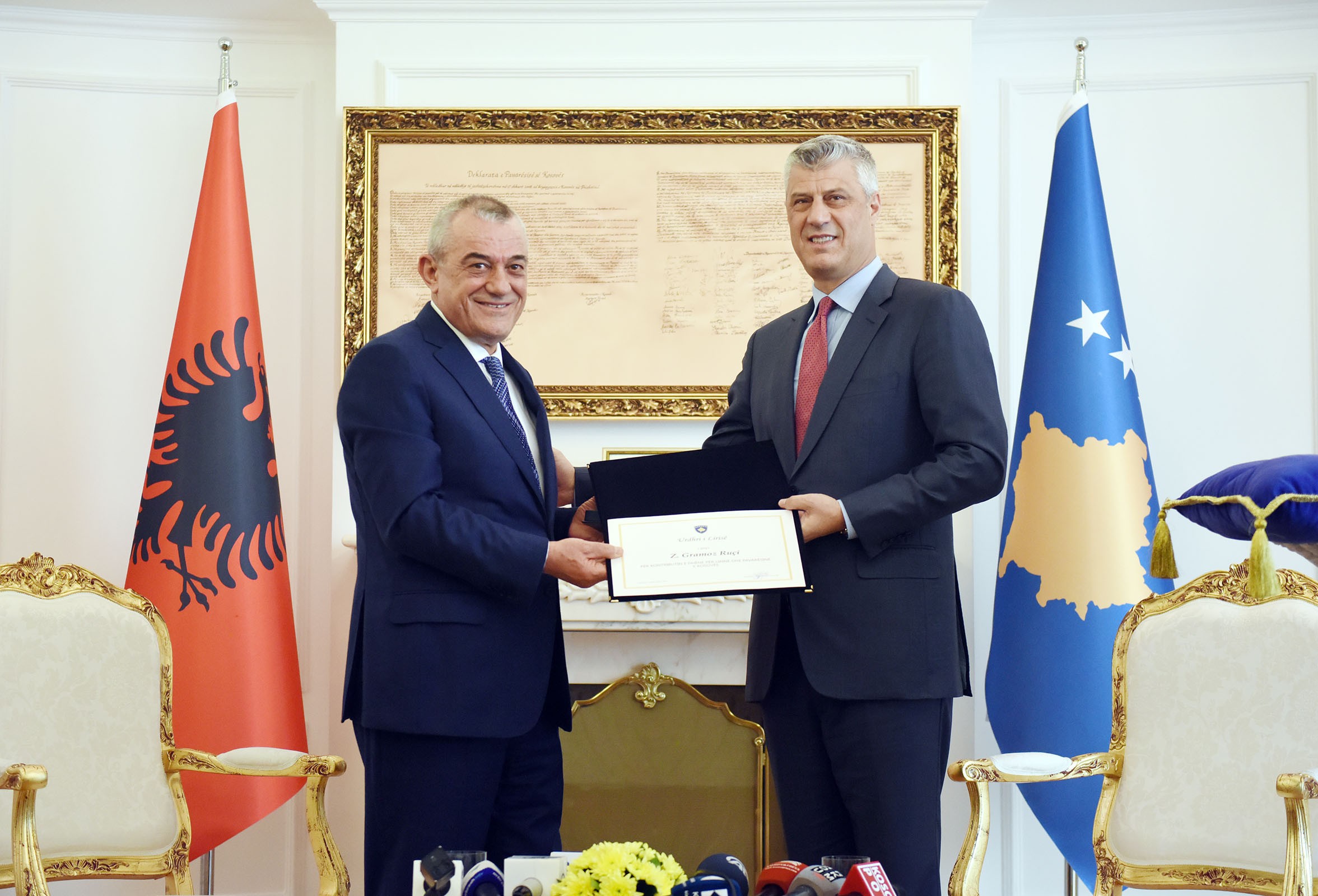 Kreu i Kuvendit Gramoz Ruçi, dekorohet me medaljen &#8220;Urdhri i Lirisë&#8221; nga presidenti i Kosovës