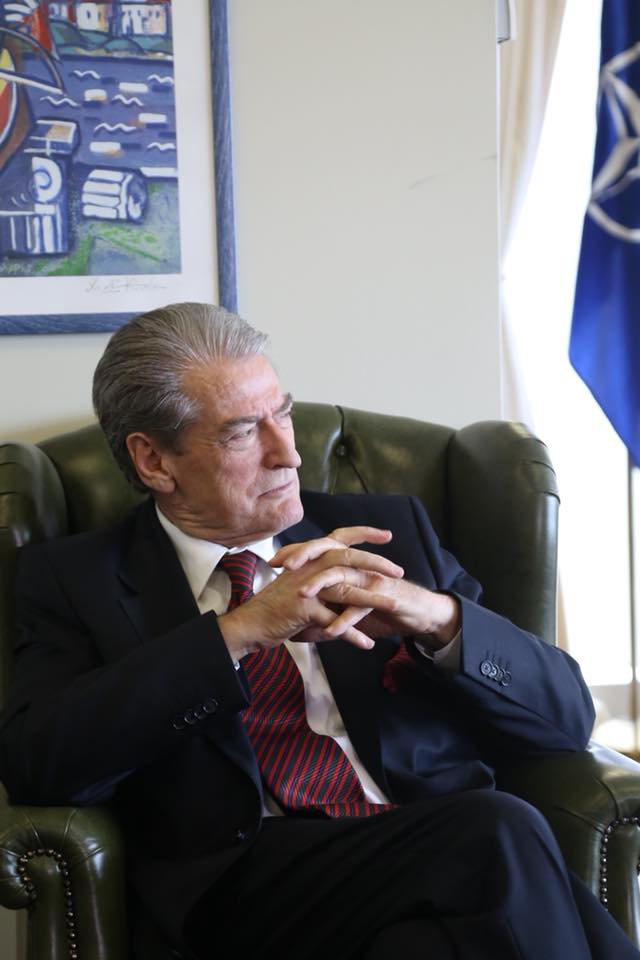 Berisha publikon emrat: Kontrabandë marramendëse nga Rinasi