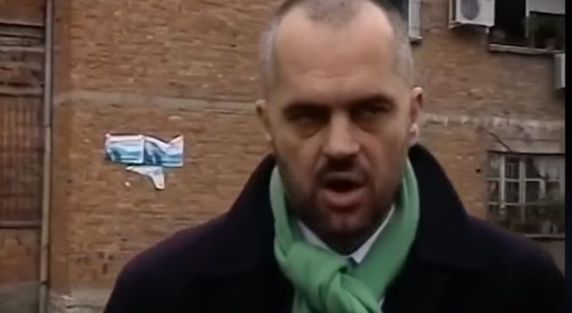 Grushta në foltore, një sopatë në dorë dhe fjalori i shfrenuar i Kryeministrit Rama (VIDEO)