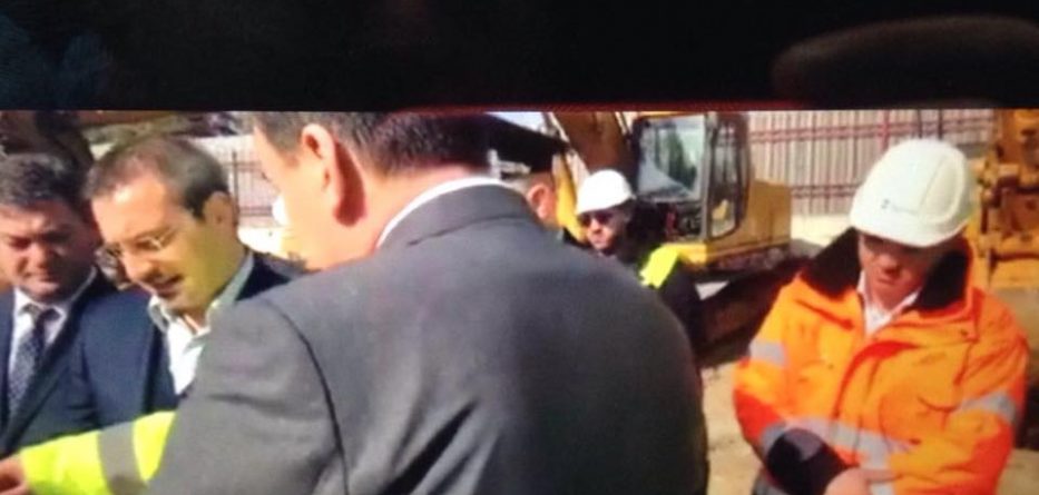 Publikohet fotoja e Tahirit me biznesmenin e arrestuar