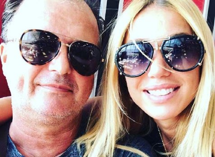 Tmerrohet këngëtarja shqiptare, mediat ia bëjnë babanë të vdekur