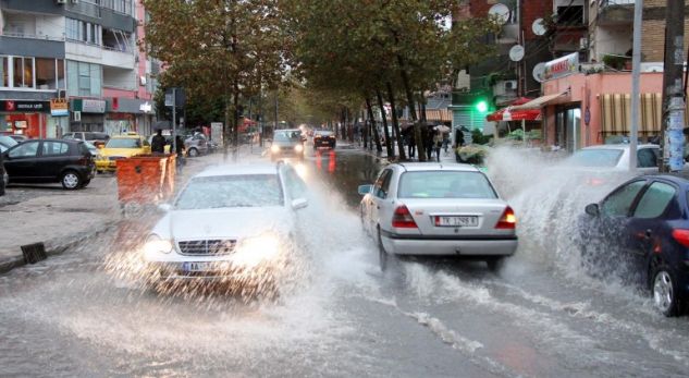 Parashikimi i motit, nesër priten reshje të dendura në këto zona