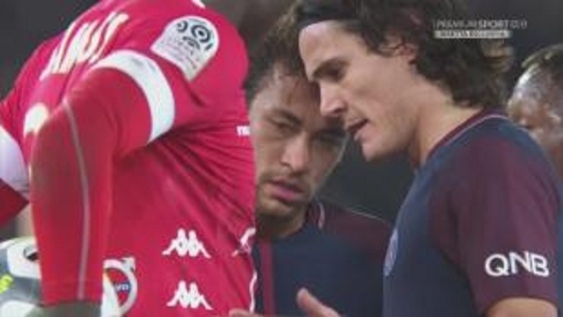 VIDEO/ Tjetër zënkë te PSG, Cavani godet me kokë Neymarin dhe nuk ia lë penalltinë