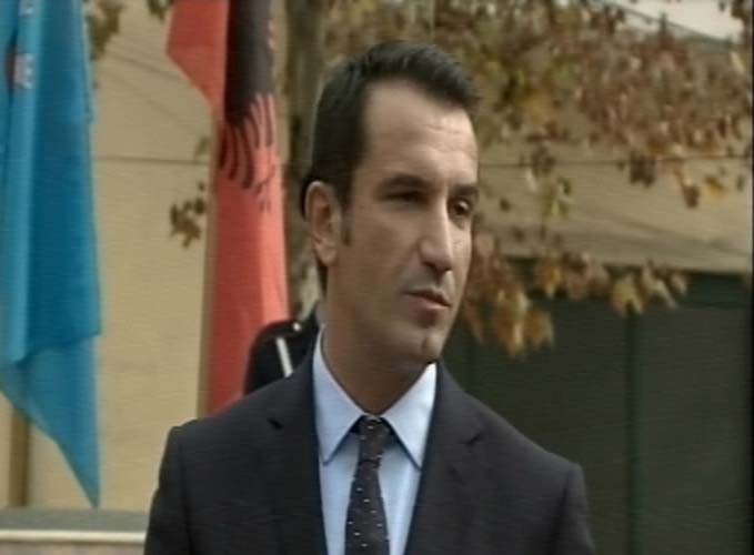 105-vjetori i pavarësisë së Tiranës, Veliaj ngre flamurin në sheshin “Skënderbej”