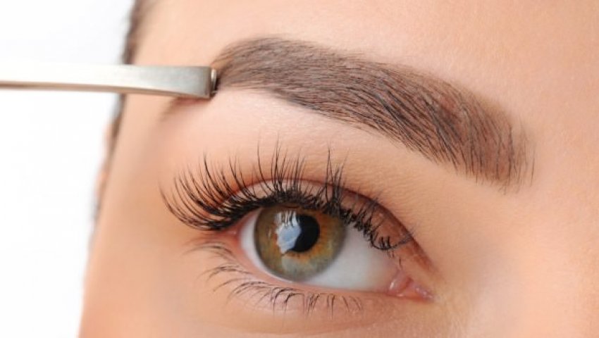 Si t’i bësh vetullat të rriten më shpejt?