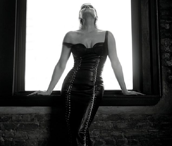 Nëna e modeleve të njohura feston ditëlindjen, e bija e uron me këto foto seksi