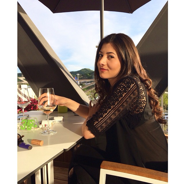 Festë e dyfishtë në familjen e deputetit të Durrësit, vajza do i prezantojë të dashurin familjes (FOTO)