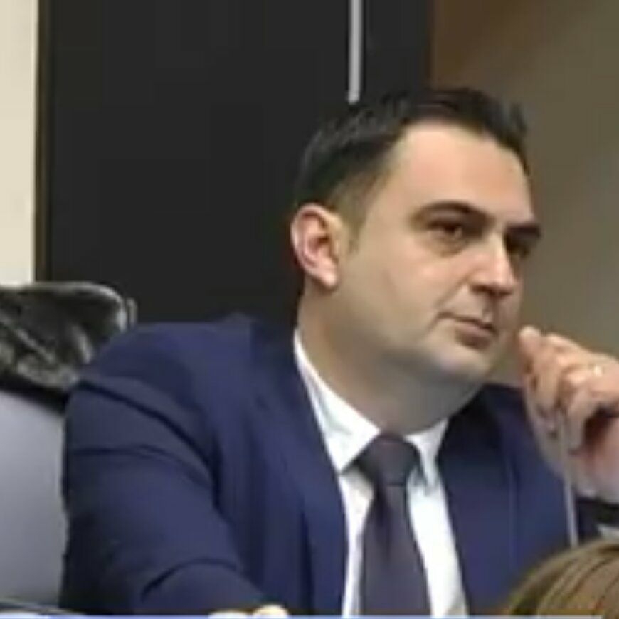 Bojkotuan mbledhjen për buxhetin, vjen reagimi i parë nga këshilltari i PD Durrës
