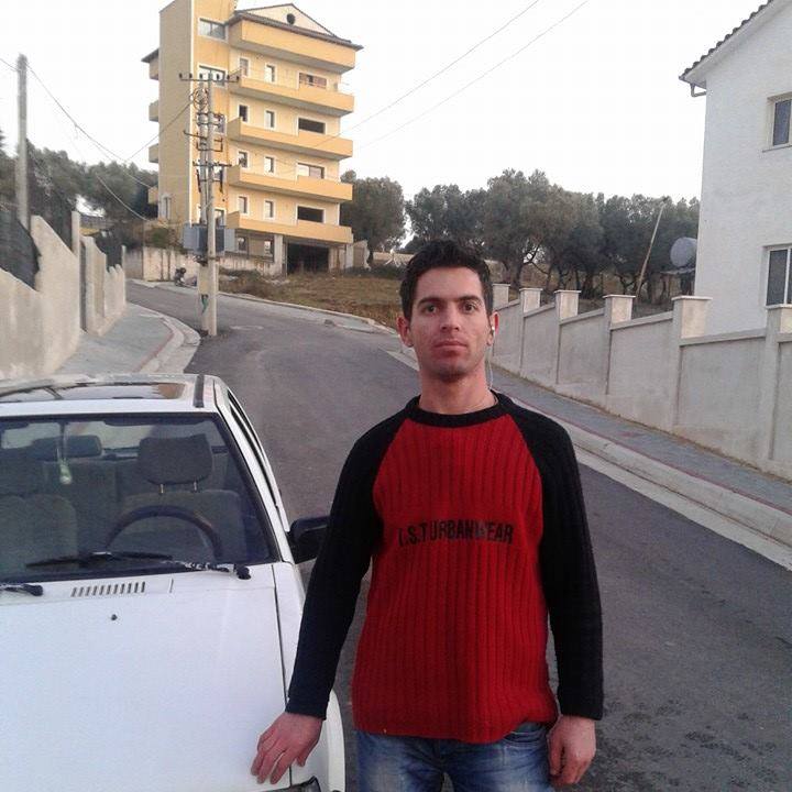 Vrau babanë se e fejoi pa dëshirë, kërkon t’i shkojë në varrim