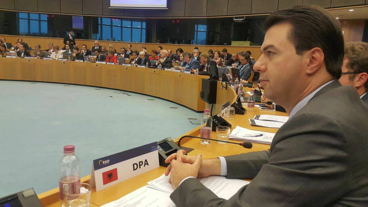 Basha në Bruksel: Tahiri dhe 3 ish-zyrtarët e policisë mbrohen politikisht