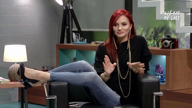 “Po ngroh p*****!” Anna Lika sqaron batutën banale në mes të emisionit