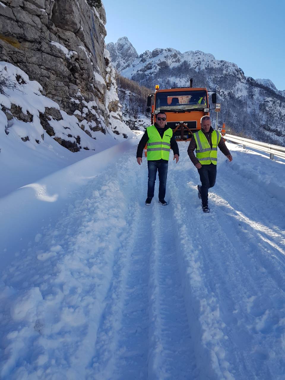 ARRSH ndërhyn për zhbllokimin e rrugës që të çon në Theth