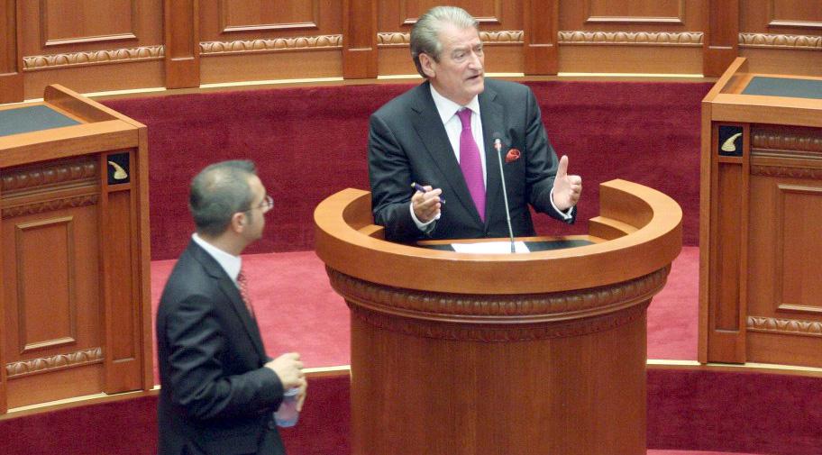 Berisha zbulon zyrtarin që qëndron pas dokumentit të “falsifikuar” të Tahirit