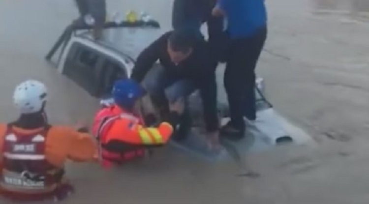 Rama publikon videon e tre qytetarëve që po rrezikonin të mbyteshin: Operacion mbresëlënës