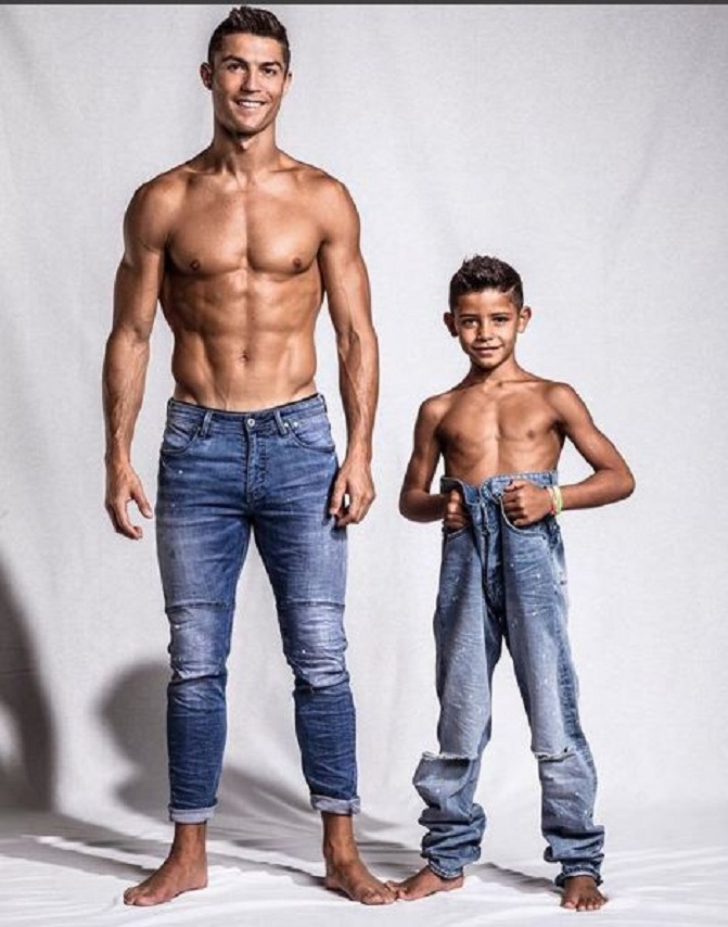 Djali i Ronaldos poston foton e idhullit të tij, dhe nuk është i ati (FOTO)