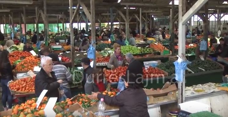 Dëmet nga përmbytja, rriten çmimet në markatën e Durrësit (VIDEO)