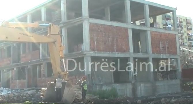 Duhet të përfundonte në gusht, godina e &#8220;Marie Kaçulini-t&#8221; larg mbarimit të punimeve (VIDEO)