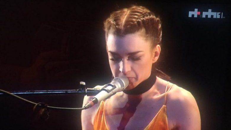 Këngëtarja shqiptare rikthehet pas 21 vitesh në skenën e Festivalit të RTSH-së (FOTO)