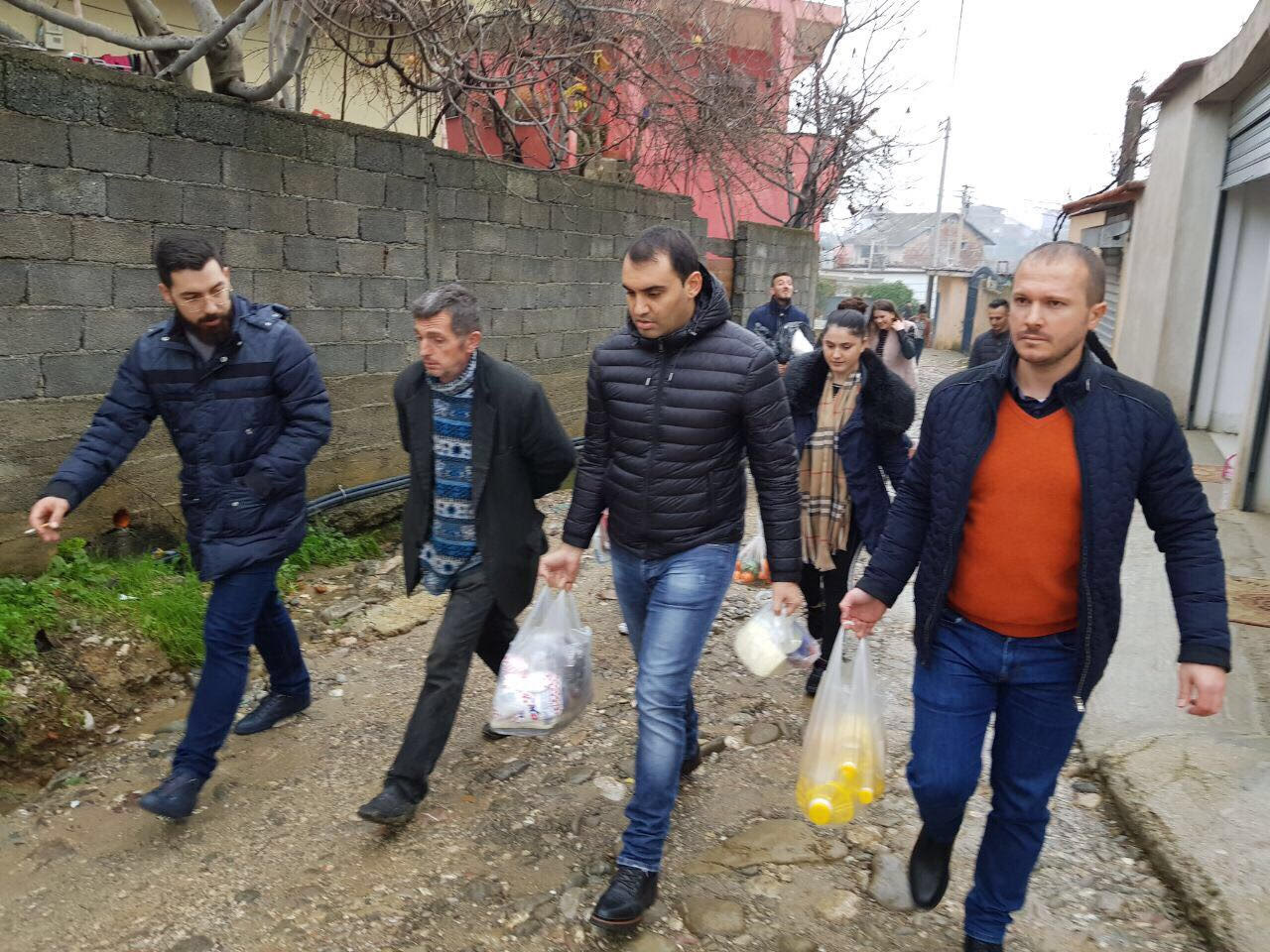 FRPD shpërndan ndihma për banorët e përmbytur (FOTO)
