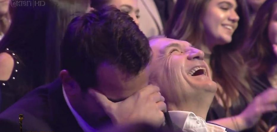 VIDEO/ Lali Eri ‘live’ në Paskuqan! Batutat e aktorëve me Metën dhe Veliajn