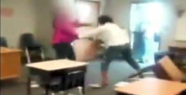 Drejtoresha e kopshtit dhunon fizikisht edukatoren në sy të fëmijëve (EMRAT)