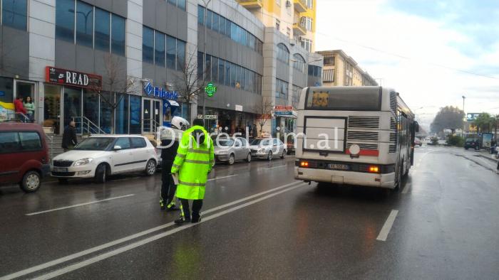 Aksident i rëndë në qendër të Durrësit, një i plagosur (FOTO)