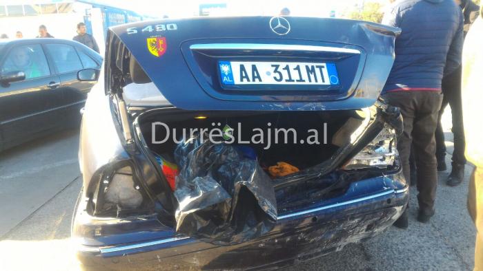 VIDEO/ Aksident në Durrës, përplasen dy makina