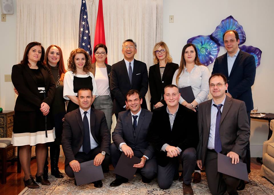 Mundësi për të vizituar Amerikën, ambasadori Lu jep mesazhin e rëndësishëm