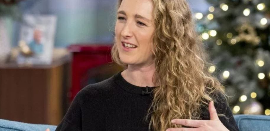 I fejuari e la sepse e gjeti në shtrat me një fantazmë…