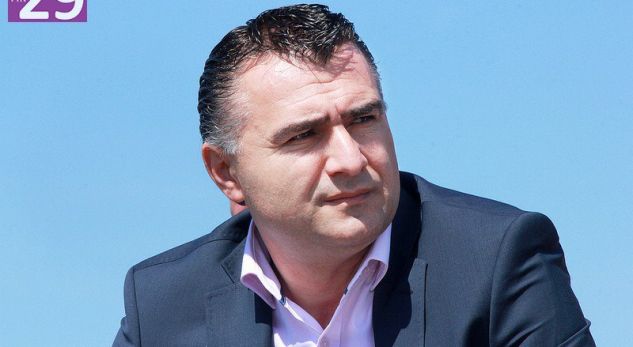 Fjalët prekëse të ish-deputetit socialist për vëllanë e vrarë pranë banesës