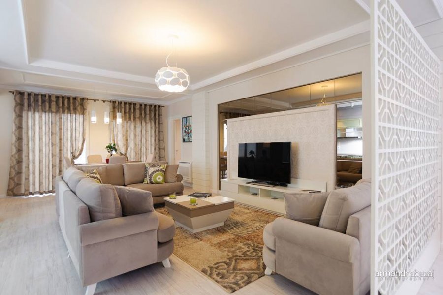 Shtëpia luksoze e deputetit të majtë (FOTO)