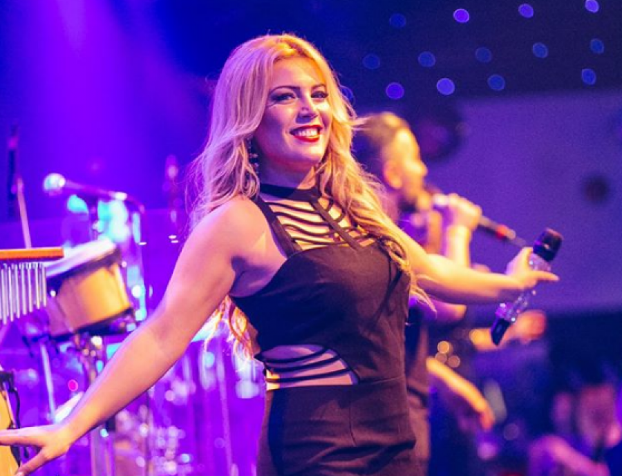 Dyshoi se po e tradhtonte, këngëtarja e njohur shqiptare rreh të dashurin