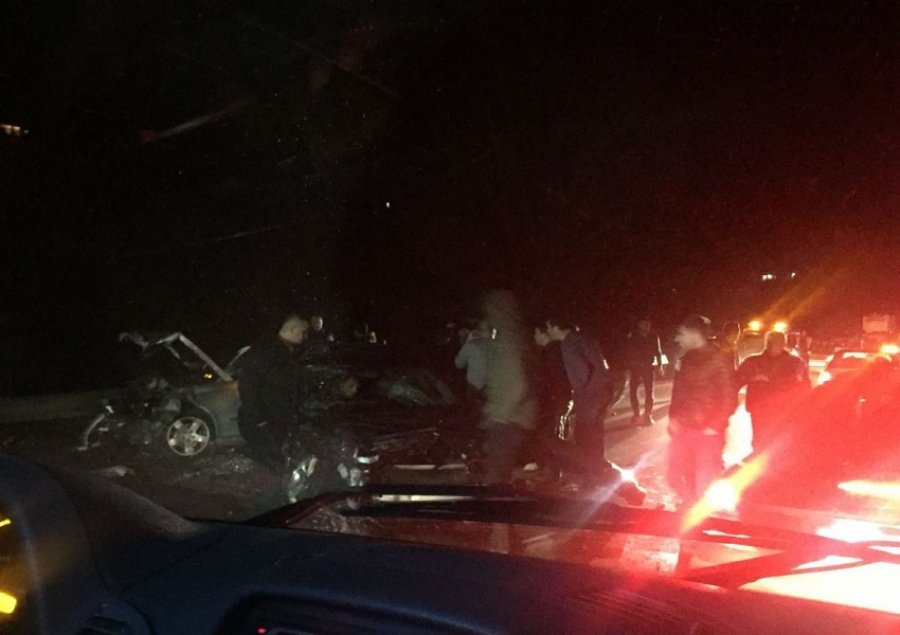 Përplasje mes dy automjeteve, disa të plagosur (FOTO)
