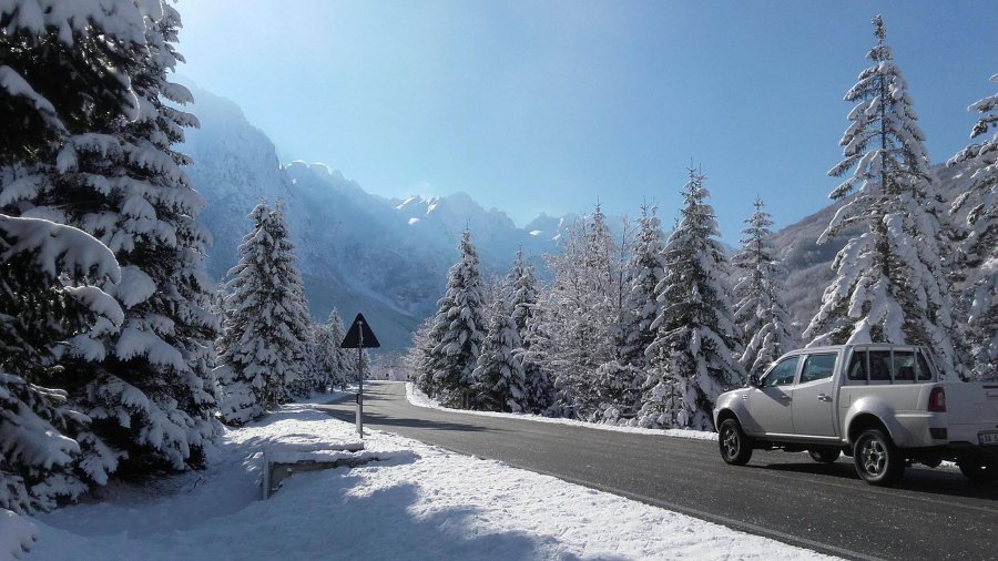 Acari mbërthen vendin, çfarë po ndodh me temperaturat