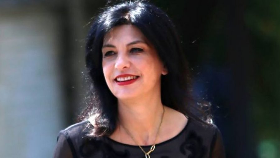 Jozefina Topalli publikon një foto të vjetër, zbulon sa e bukur ka qenë