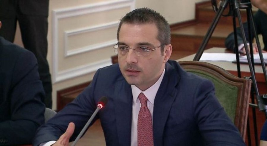 Artan Hoxha: Tre të penduar në Itali rrezikojnë Saimir Tahirin