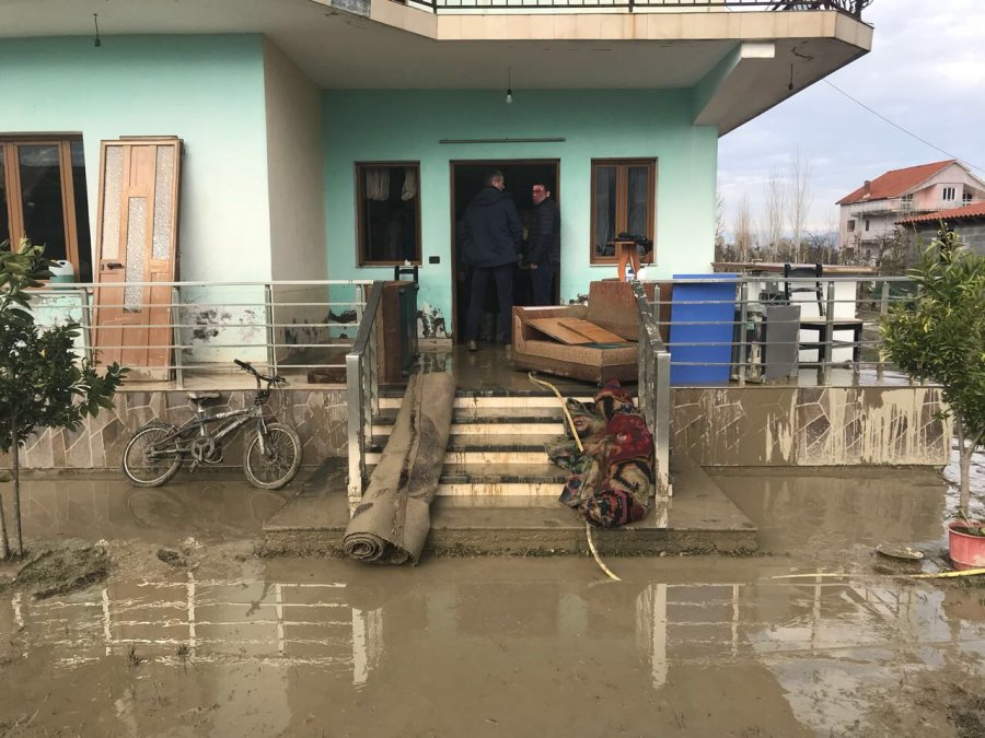 ‘Fëmijët kanë 24 orë pa bukë’, Basha thirrje Ramës të dërgojë ndihma