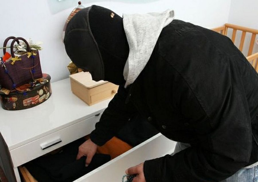 Vidhet banesa në Durrës, hajdutët marrin gjithçka