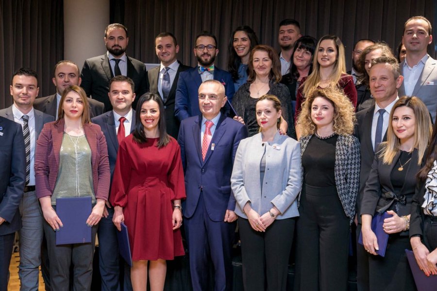 10 vjetori i shkollës së studimeve politike/ Meta: Sillni ndryshimin përmes veprimit