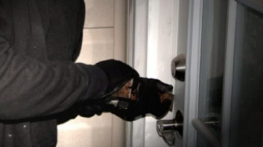 Vidhen lekë dhe një motor në banesën e të riut në Durrës, identifikohet autori