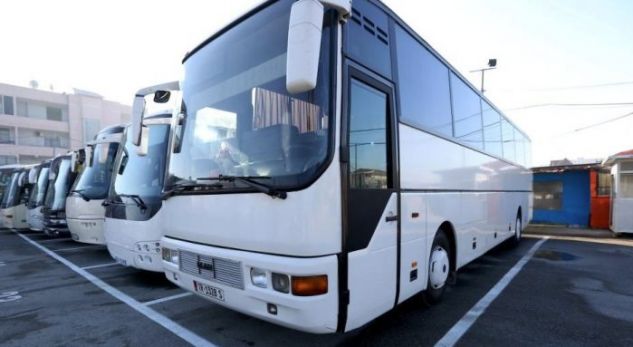 Pezullohen lejet për dhjetëra linja autobusi ndërqytetës