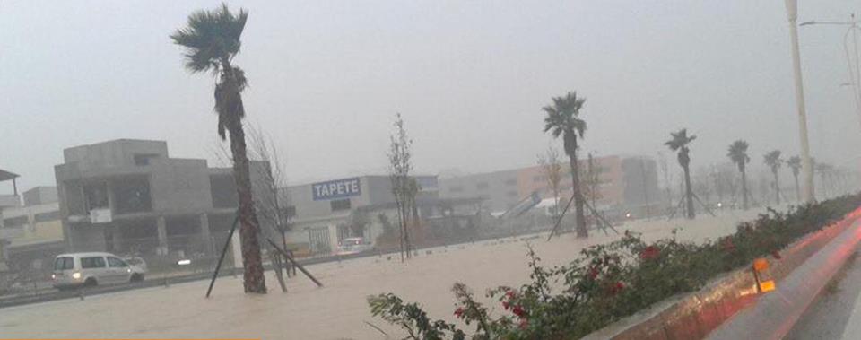 Me gomone në autostradë, prefektja: Nuk do të përmbytet më nga reshjet e shiut