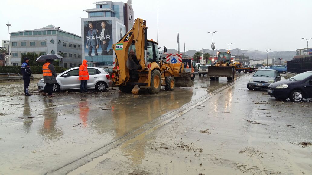 Përmbytjet shkatërrimtare, Prokuroria nis hetimin për autostradën Tiranë-Durrës
