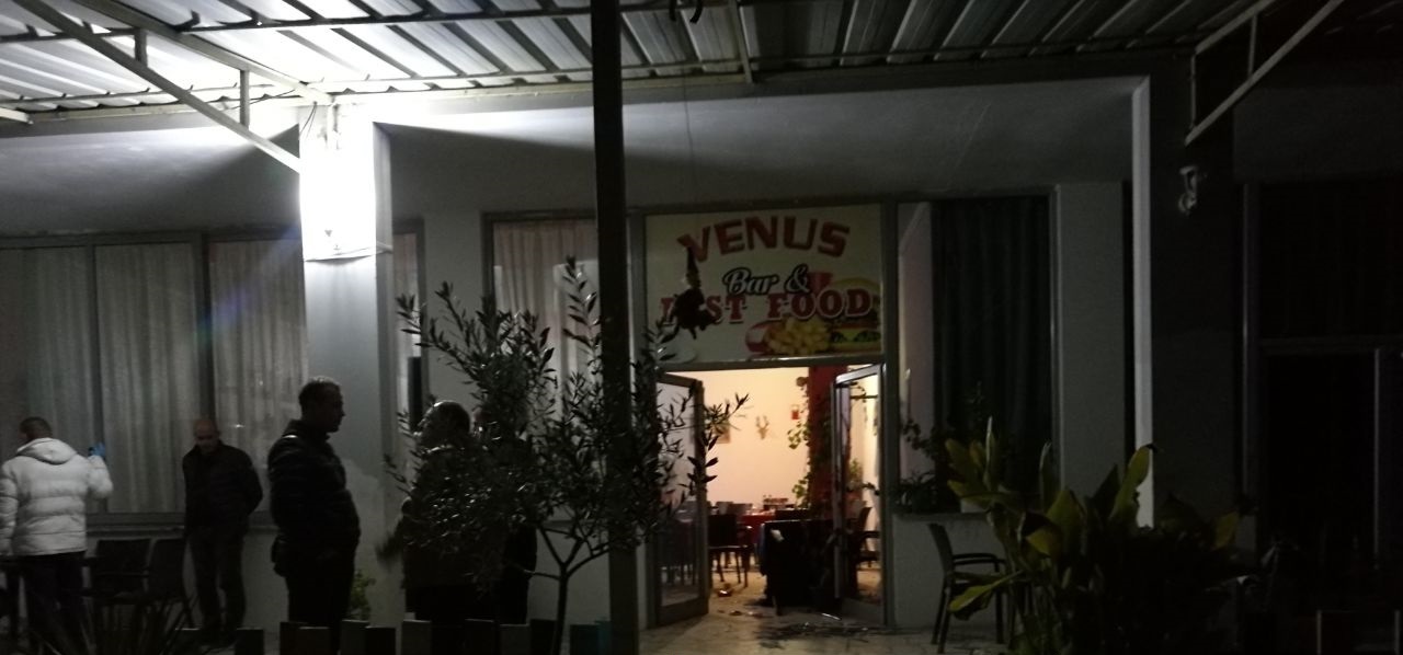 Vrasja në lokal, klienti do t’i përdhunonte gruan pronarit