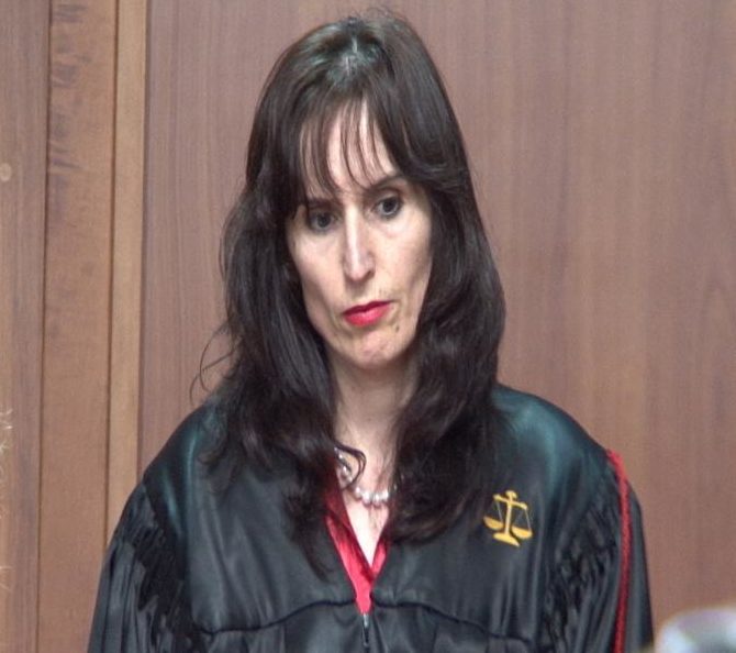 Kush është gjyqtarja që bllokoi pasaportën e Tahirit dhe çështjet e tjera të rëndësishme që ka gjykuar