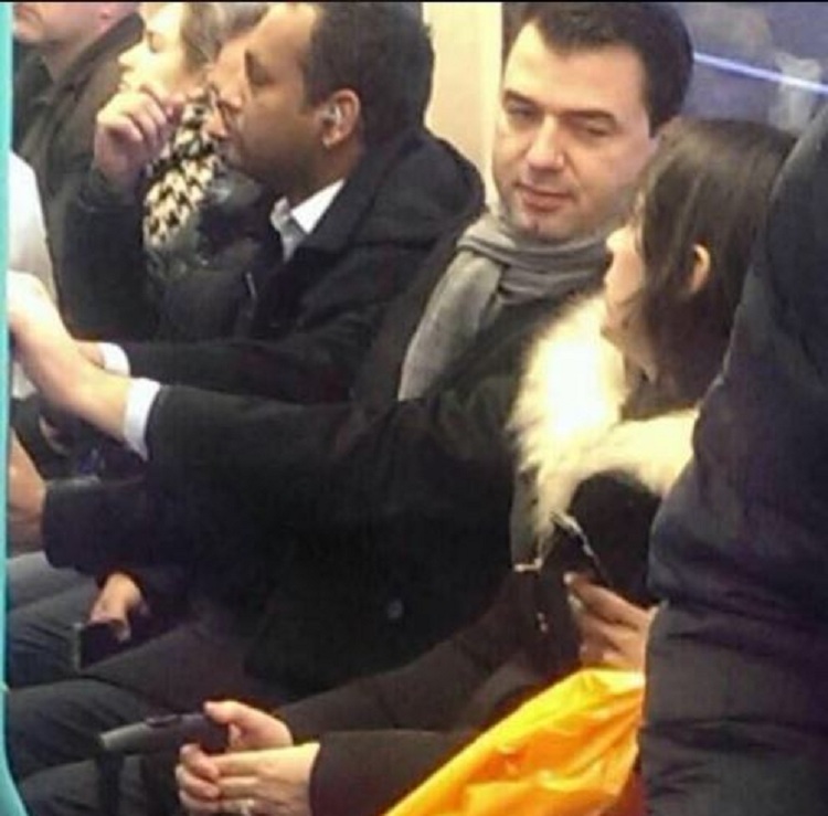 Basha në tren me bashkëshorten për në Londër, deputeti socialist e tall (FOTO)