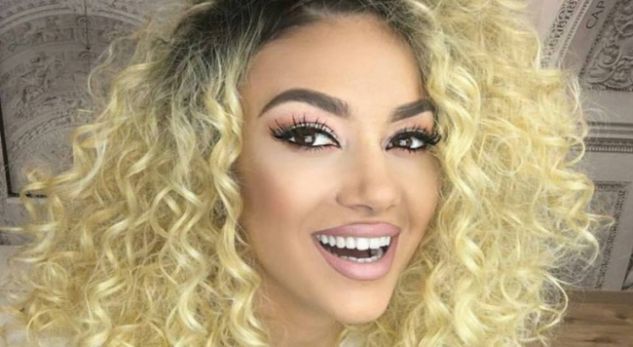 Elvana Gjata në Hollywood, kapet krah një mashkulli