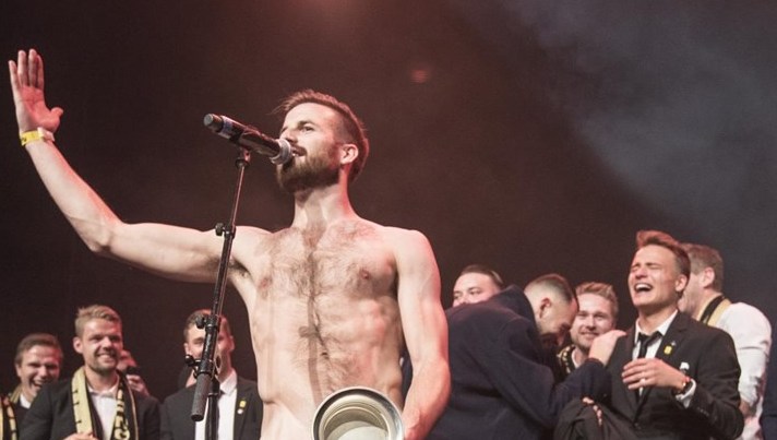 Festë dhe striptizëm me kupën, zemërohet mbreti i Norvegjisë