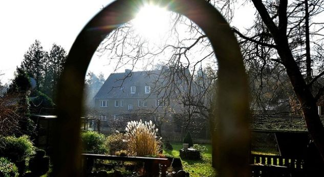 Shitet në ankand një fshat!