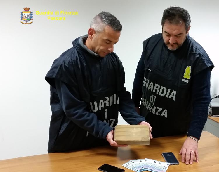 Arrestohet 24-vjeçari shqiptar, 200 mijë euro drogë të fshehur në…
